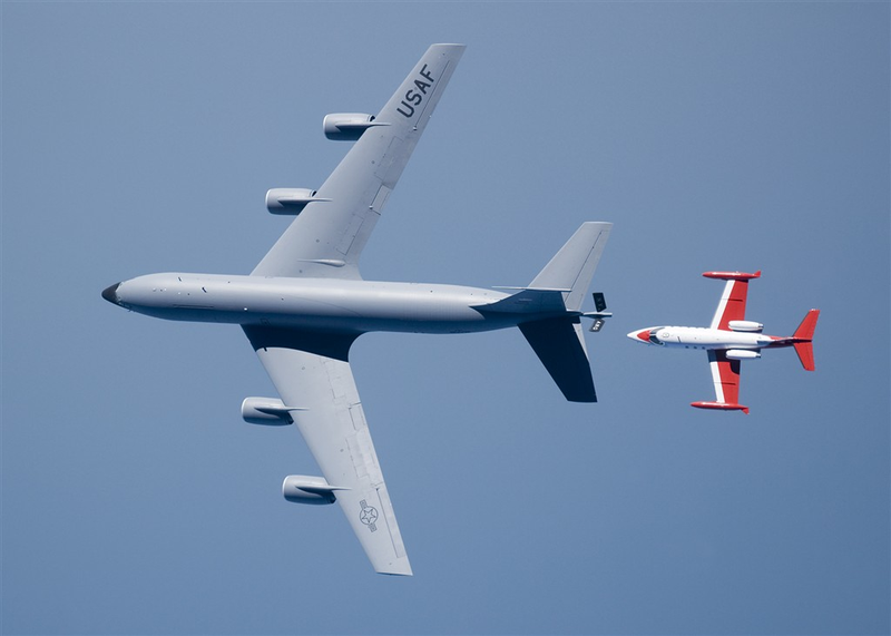 Illustration for article titled The Future Of Aerial Refueling Includes Stabilized Drogues And No Humans